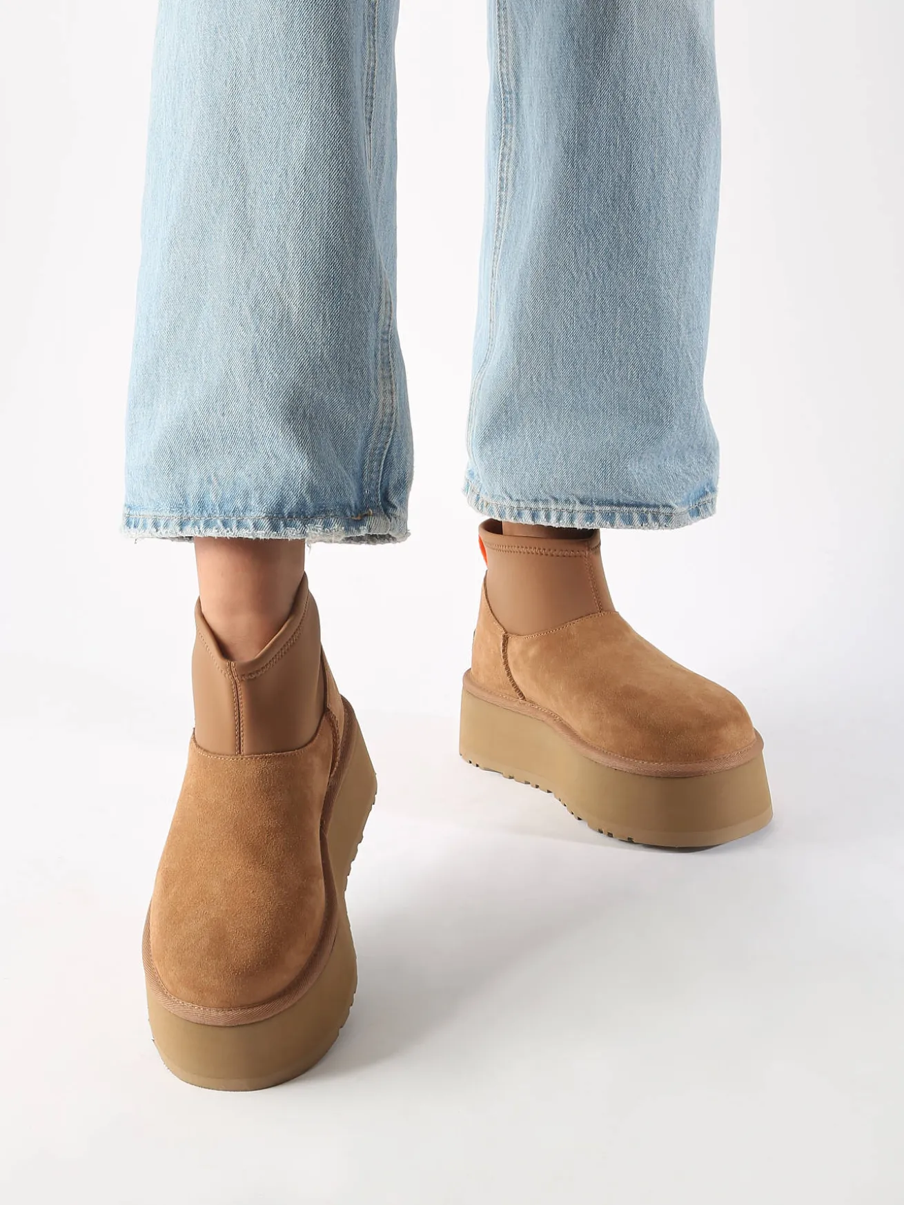 Boots Classic Mini Dipper semelle compensée en cuir UGG