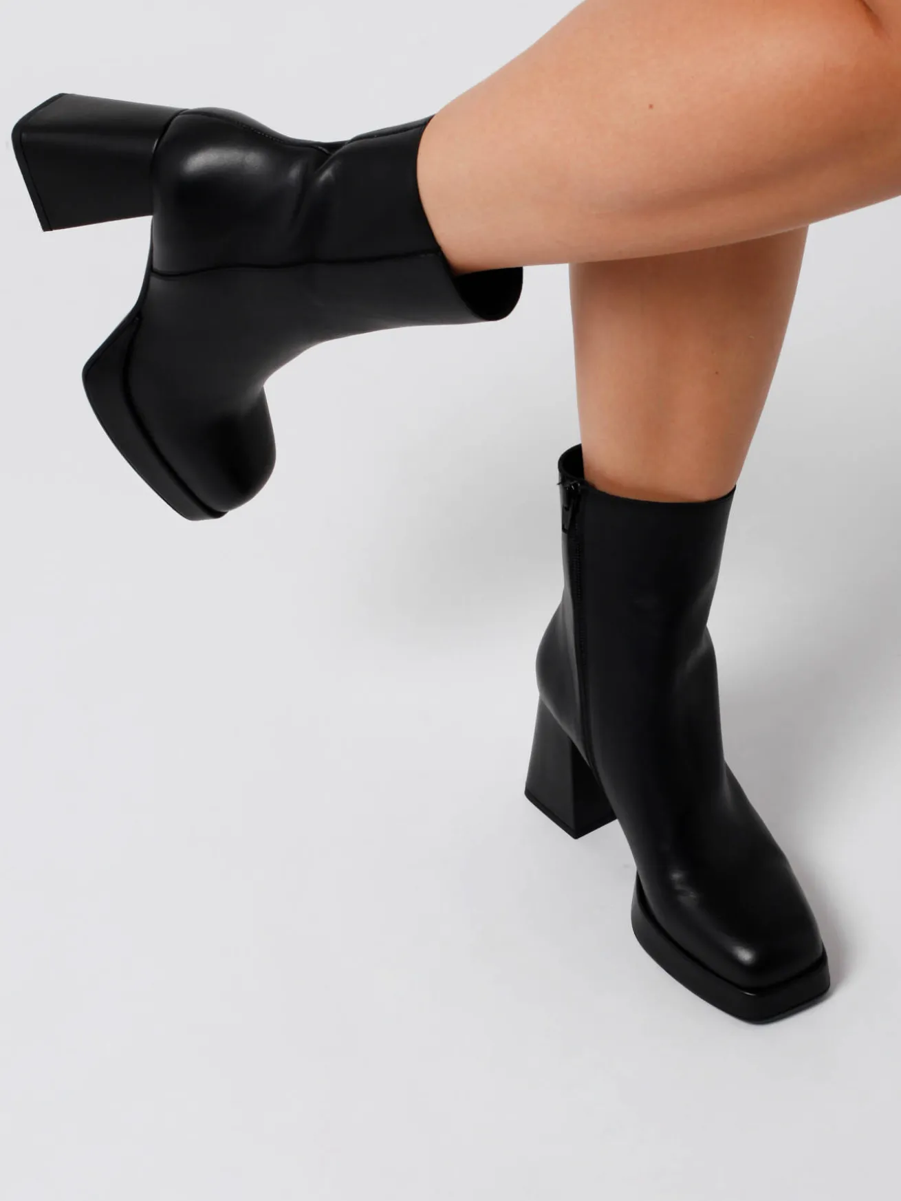 Bottines à talon en cuir SEMERDJIAN