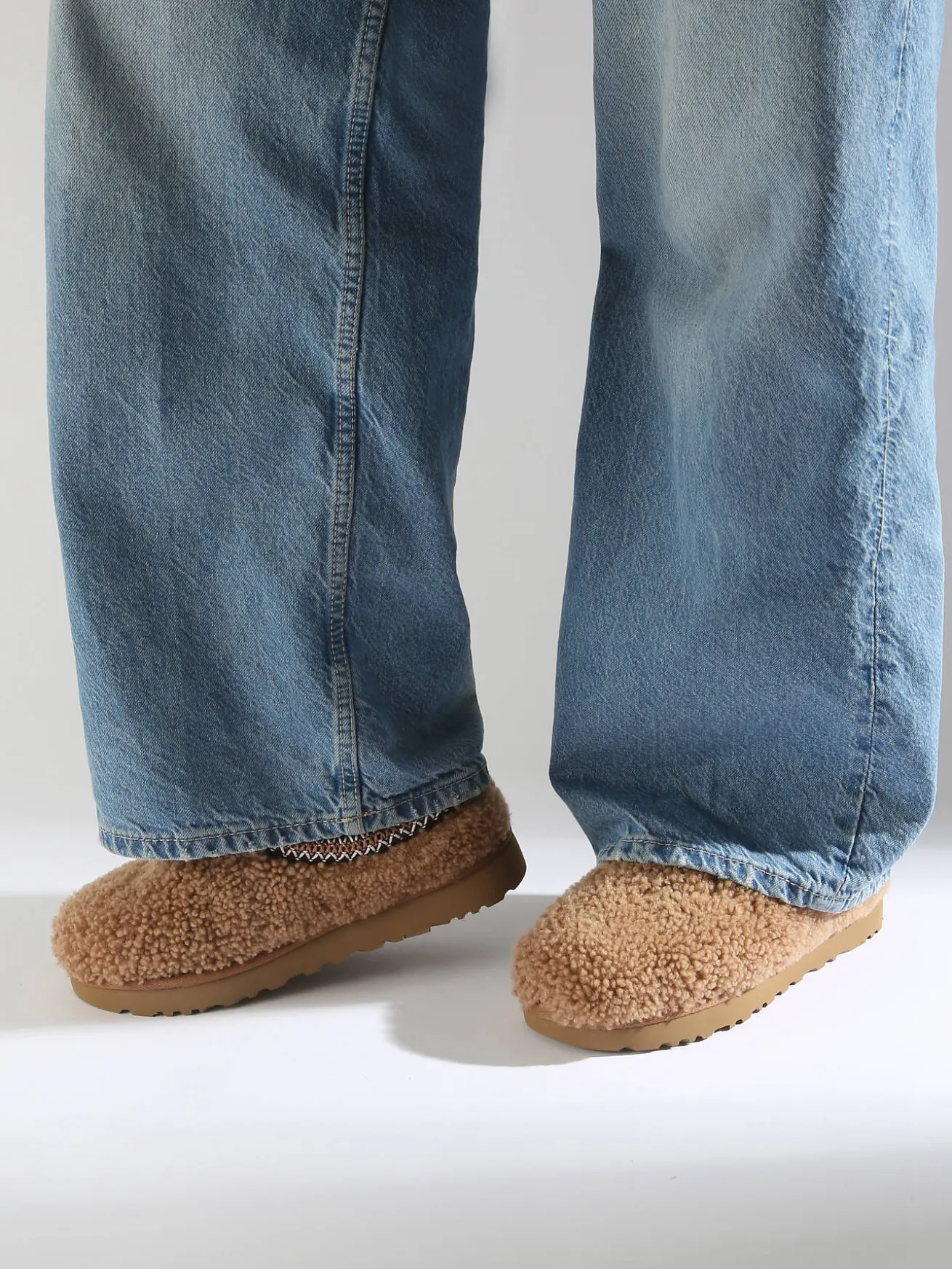 Chaussons Tasman Maxi Curly en cuir UGG