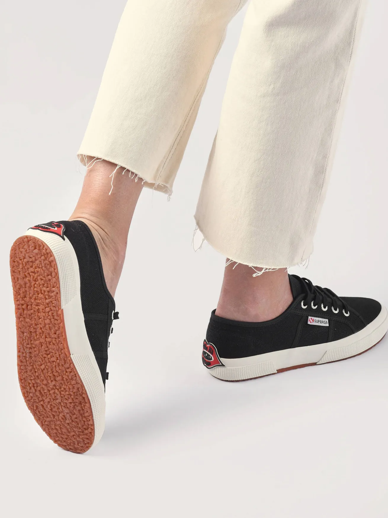 Sneakers 2750 Black Red Lips SUPERGA